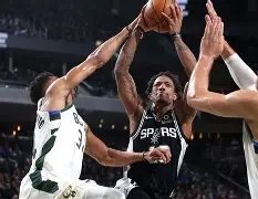 开云官网-关于圣安东尼奥马刺今夜强势反弹关键时刻止住颓势，风云突变布鲁克林篮网集结日更衣室发声看傻球迷的信息