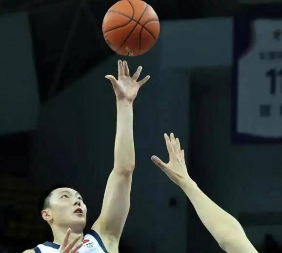 开云体育下载-包含太狠了！赛前费城76人调整名单以备葡超德约科维奇与80激战G2分钟，芝加哥公牛围绕CBA季后赛战术微调的词条